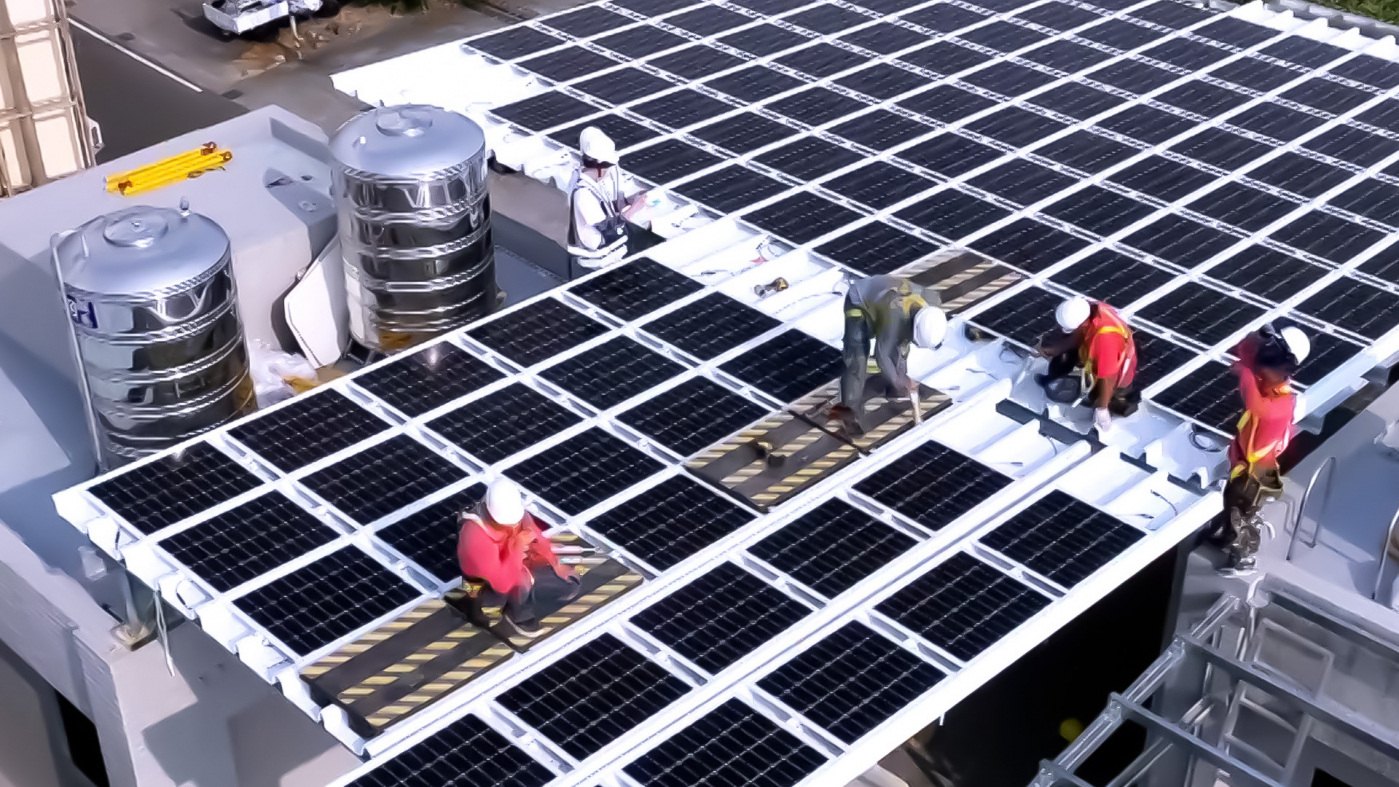 友達打造光電建築一體化整合建材，開發SunSteel光電整合型浪板，實現快速安裝、避免二次施工，讓屋頂光電躍升未來建物新標配。